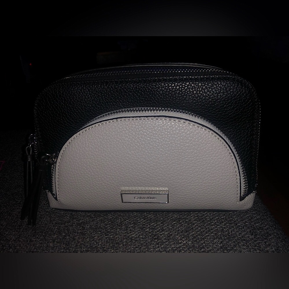 Calvin Klein Leather Camera Bag✌🏻